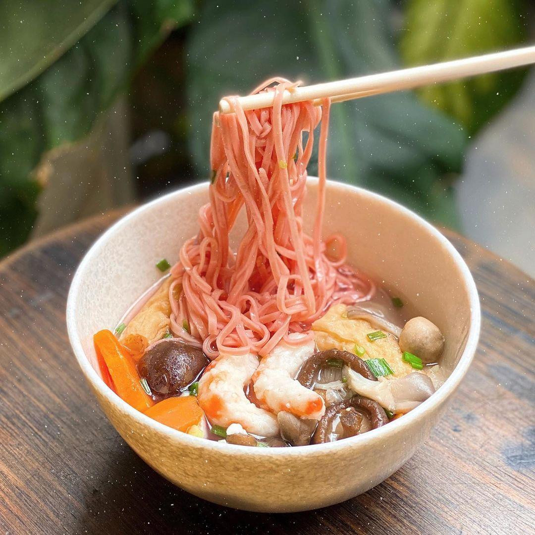 Ngon mắt với canh bún gạo lứt kết hợp với hải sản - Ảnh: thefittuna Ngon mắt với canh bún gạo lứt kết hợp với hải sản - Ảnh: thefittuna