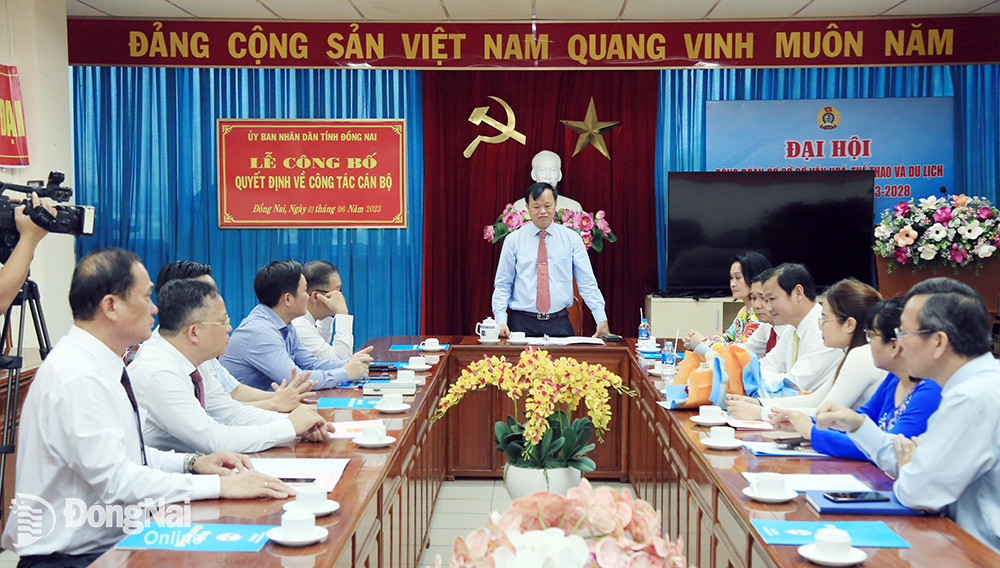 Phó bí thư Tỉnh ủy, Chủ tịch UBND tỉnh Cao Tiến Dũng phát biểu sau khi trao các quyết định bổ nhiệm cán bộ Phó bí thư Tỉnh ủy, Chủ tịch UBND tỉnh Cao Tiến Dũng phát biểu sau khi trao các quyết định bổ nhiệm cán bộ