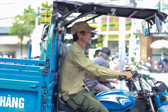 Nhiều người chở xe ba gác thuê than khó có thể bám trụ với nghề (Ảnh: Anh Thư). Nhiều người chở xe ba gác thuê than khó có thể bám trụ với nghề (Ảnh: Anh Thư).