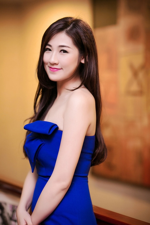 Á hậu Dương Tú Anh