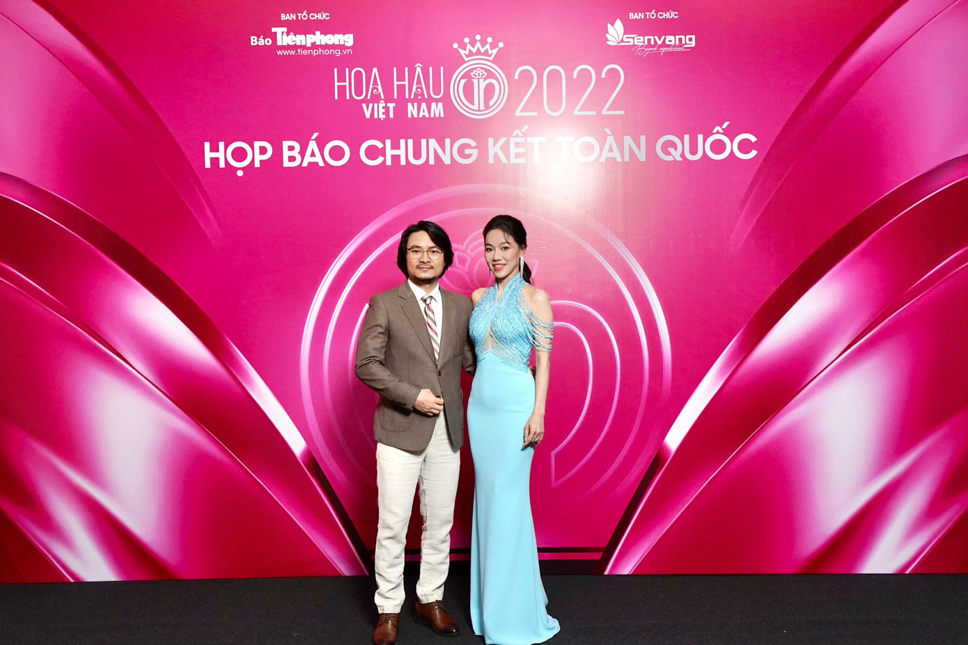 Ông Hoàng Nhật Nam, Tổng đạo diễn Hoa hậu Việt Nam 2022, và Thạc sĩ Phạm Kim Dung, Phó trưởng ban tổ chức cuộc thi. Ông Hoàng Nhật Nam, Tổng đạo diễn Hoa hậu Việt Nam 2022, và Thạc sĩ Phạm Kim Dung, Phó trưởng ban tổ chức cuộc thi.