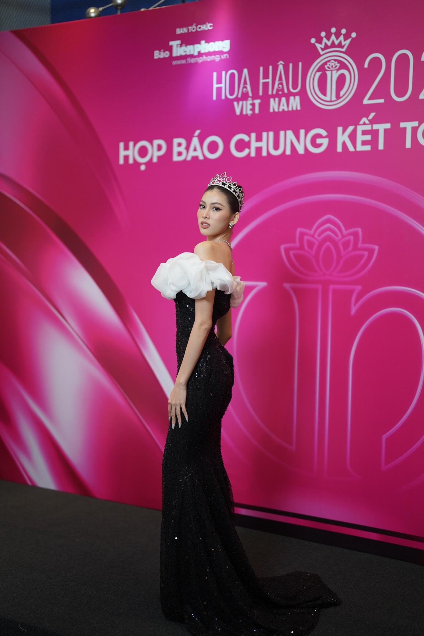 Á hậu Việt Nam 2020 Ngọc Thảo giống như thiên nga đen kiêu kỳ, quyến rũ. Á hậu Việt Nam 2020 Ngọc Thảo giống như thiên nga đen kiêu kỳ, quyến rũ.