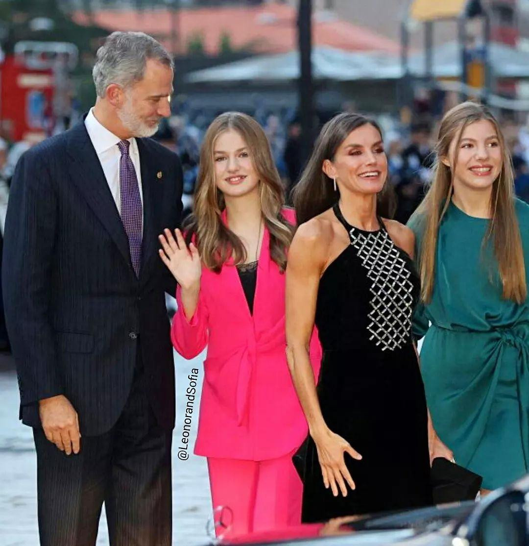Công chúa Leonor sinh ngày 31/10/2005. Cô là con trưởng của Vua Felipe VI và Vương hậu Letizia. Cô hiện tại đứng đầu trong danh sách kế vị ngai vàng của Hoàng gia Tây Ban Nha. Kể từ năm 2014, cô giữ tước vị Nữ Thân vương xứ Asturias, theo truyền thống dành cho người kế vị tương lai. Nếu thuận lợi, Leonor trở thành nữ quân chủ thứ hai của Tây Ban Nha sau Nữ hoàng Isabel II (trị vì 1833 – 1868). Ảnh: IG.