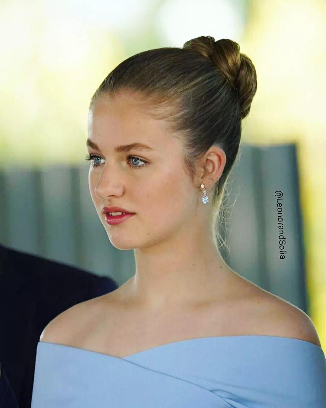 Không chỉ học giỏi, Leonor còn sở hữu ngoại hình xuất sắc, với gương mặt như búp bê và vóc dáng mảnh mai. Cô được ca ngợi là “Công chúa xinh đẹp nhất châu Âu”. Ảnh: IG.