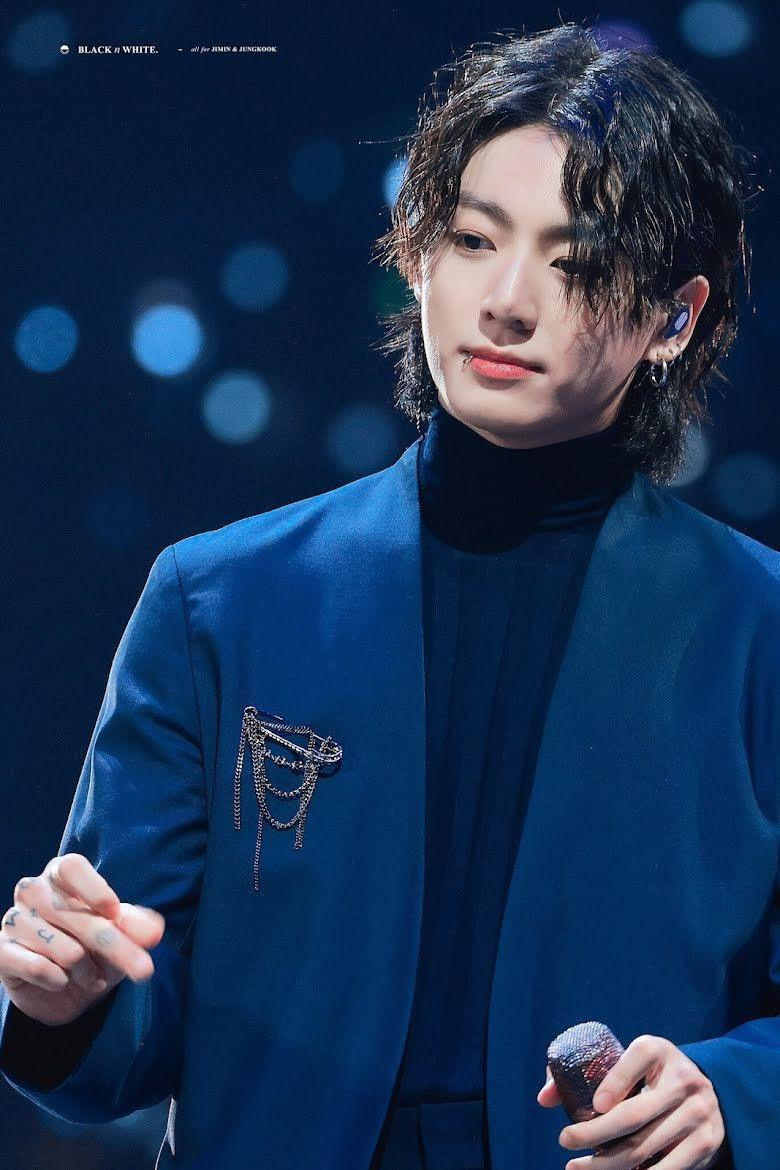 7. Jung Kook (BTS): Jung Kook xếp hạng 7 với hơn 60.000 bình chọn. BTS chỉ có anh và Jimin có tên trong Top 10. Jung Kook, tên đầy đủ là Jeon Jung Kook, sinh năm 1997 tại Busan, Hàn Quốc. Anh là thành viên trẻ tuổi nhất và là giọng ca chính của nhóm nhạc nam BTS. Tháng 11, anh được trình diễn ca khúc chủ đề Dreamers của World Cup 2022 tại Qatar.