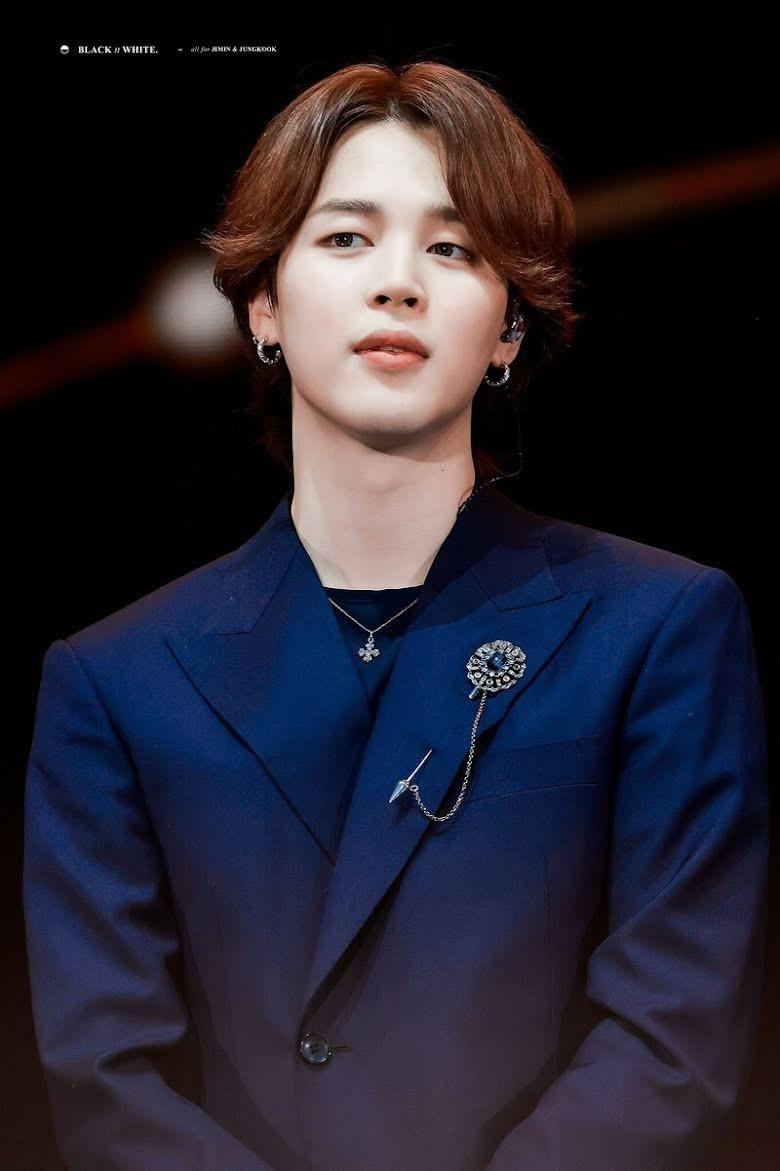 2. Jimin (BTS): Jimin xếp hạng 2 với 1,42 triệu bình chọn. Vài giờ trước khi KingChoice đóng cuộc khảo sát, Jimin dẫn đầu bình chọn. Tuy nhiên, anh bị “thất thế” trước Yoohyeon vào phút chót. Jimin, tên đầy đủ là Park Jimin, sinh năm 1995 tại Busan, Hàn Quốc. Anh đảm nhận vị trí hát dẫn và vũ công trong nhóm BTS.