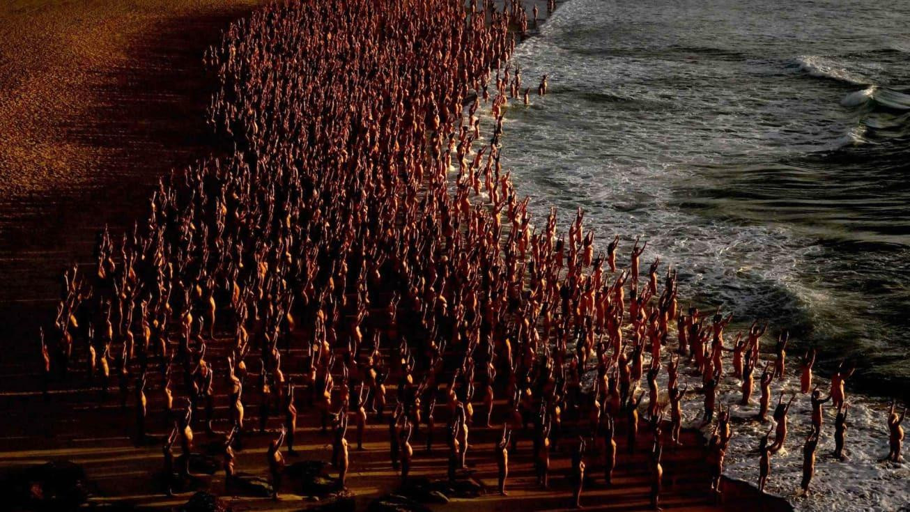 2.500 người tham gia chụp ảnh khỏa thân trên bãi biển Bondi. Ảnh: Getty Images.