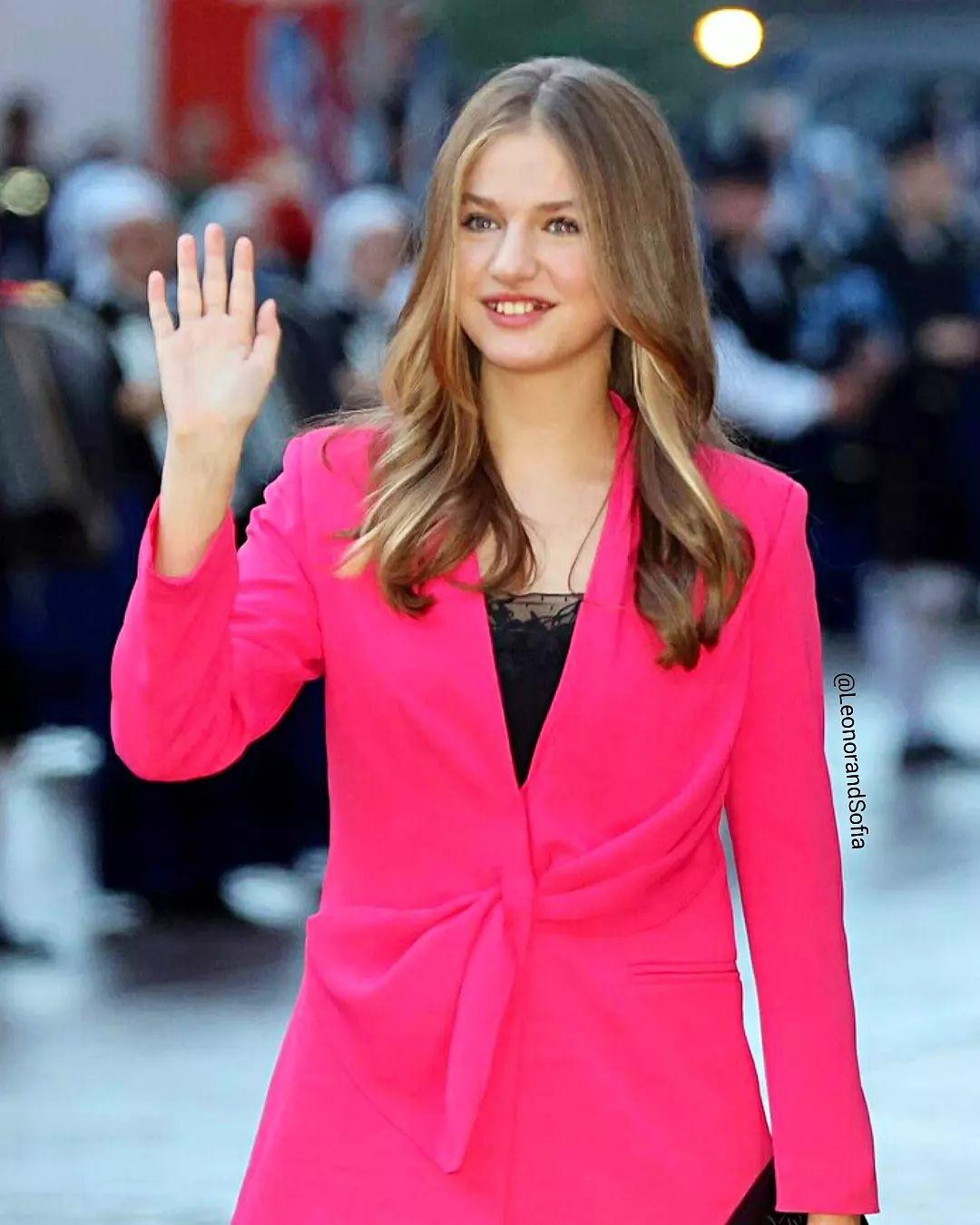 Leonor đang học năm cuối trung học tại UWC Atlantic College, ngôi trường dành cho quý tộc từ các quốc gia khác nhau, ở xứ Wales, Vương quốc Anh. Kilat cho hay cô theo học khóa Tú tài Quốc tế với chi phí 95.000 USD trong 2 năm. Cô dự kiến tốt nghiệp vào tháng 5/2023. Theo Royal Family, chuyên ngành mà Leonor lựa chọn khi lên đại học là Luật. Ảnh: IG.