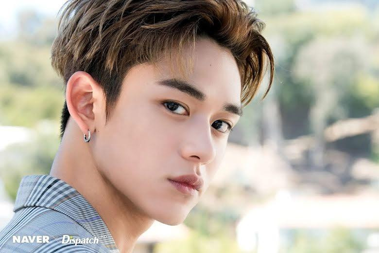 4. Lucas (NCT): Lucas nhận được hơn 323.000 bình chọn, giữ hạng 4. Lucas, tên thật là Hoàng Húc Hi, sinh năm 1999 tại Hong Kong, Trung Quốc. Lucas là thành viên nhóm nhạc nam NCT của SM Entertainment. Tuy nhiên, idol Gen Z này tạm ngừng hoạt động từ tháng 8/2021 vì bị bóc phốt &quot;tra nam&quot;, lăng nhăng, &quot;đào mỏ&quot; fan.