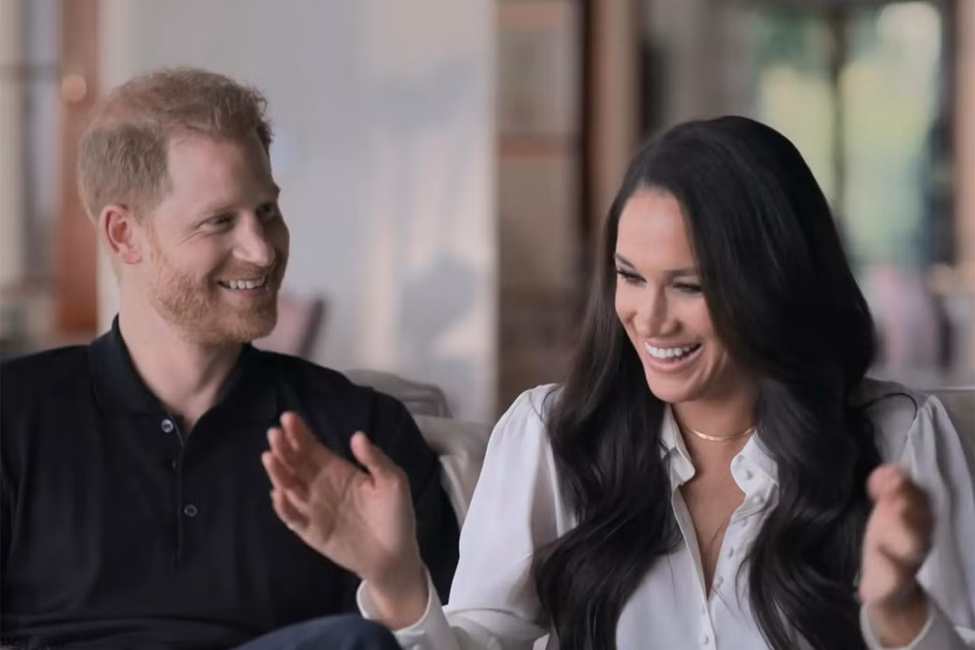 Chuyên gia ngôn ngữ hình thể khẳng định Harry và Meghan thể hiện cảm xúc thật trước máy quay. Ảnh: Netflix.
