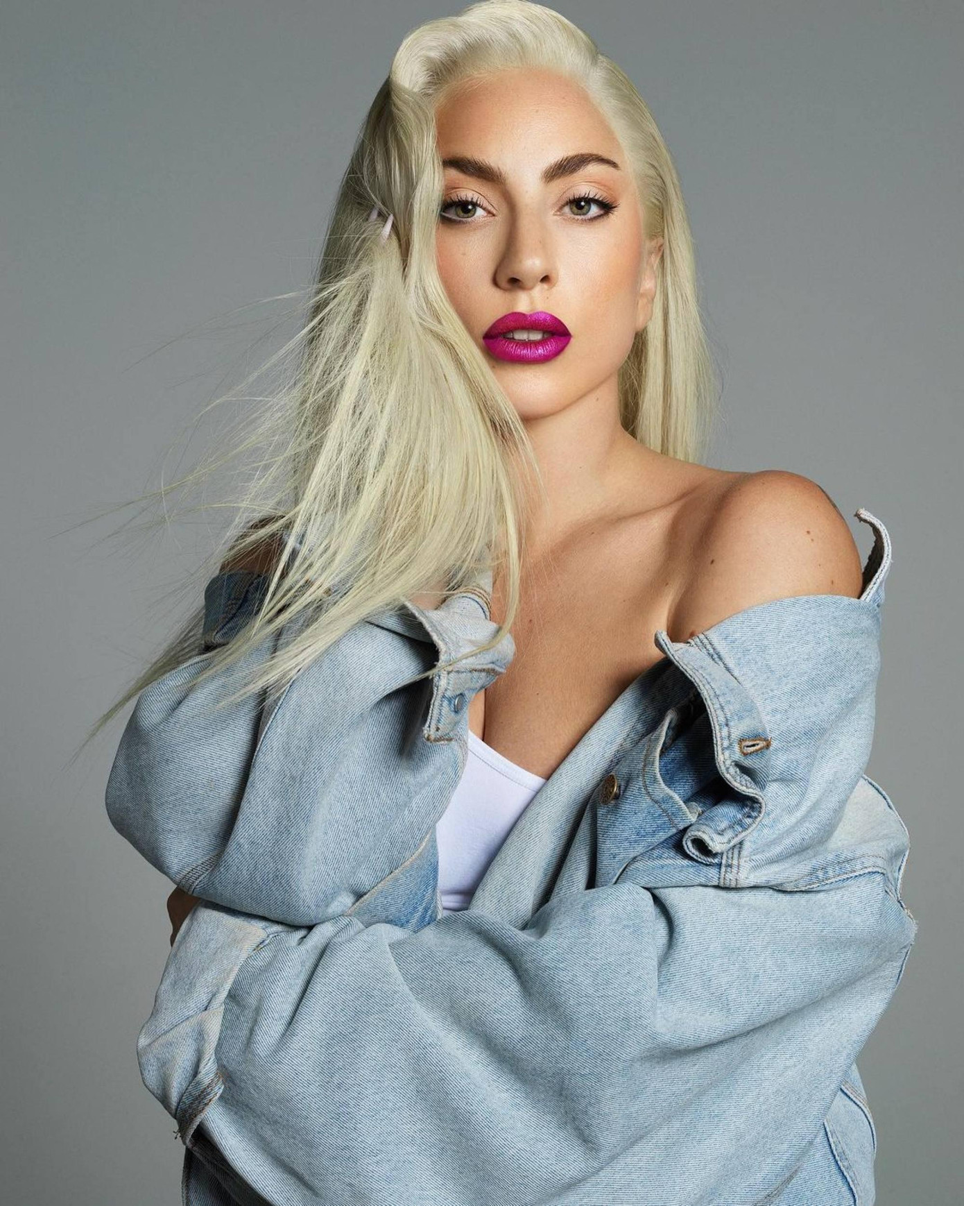 5. Lady Gaga – 10 triệu USD: Không chỉ có sự nghiệp âm nhạc bùng nổ, Lady Gaga còn có chỗ đứng trong ngành phim ảnh với những tác phẩm bom tấn như A Star is Born và House of Gucci... Ngôi sao sinh năm 1986 sớm trở lại màn ảnh rộng để đóng vai Harley Quinn trong Joker 2 hay Joker: Folie à Deux, kết đôi với Joaquin Phoenix. Nhà sản xuất đưa ra con số 10 triệu USD để mời Lady Gaga gia nhập đoàn phim. Ảnh: IG.