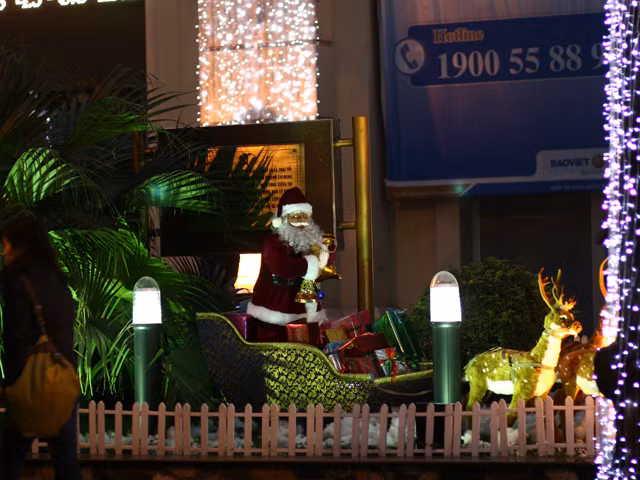 Không khí Noel về trên phố