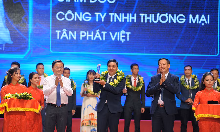 Toàn cảnh vinh danh 68 doanh nhân trẻ khởi nghiệp xuất sắc 2018 ảnh 1
