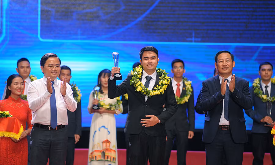 Toàn cảnh vinh danh 68 doanh nhân trẻ khởi nghiệp xuất sắc 2018 ảnh 2