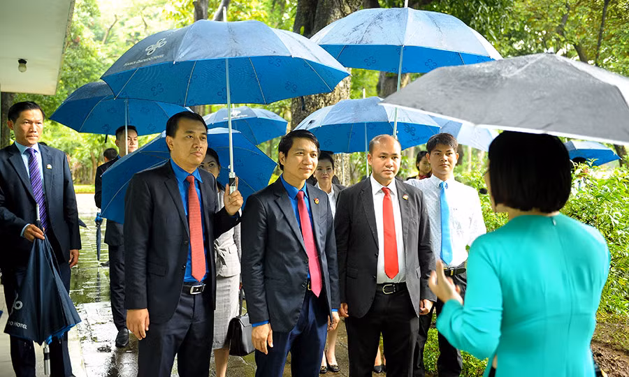 Đoàn đại biểu Hội LHTN Campuchia viếng Lăng Chủ tịch Hồ Chí Minh ảnh 6