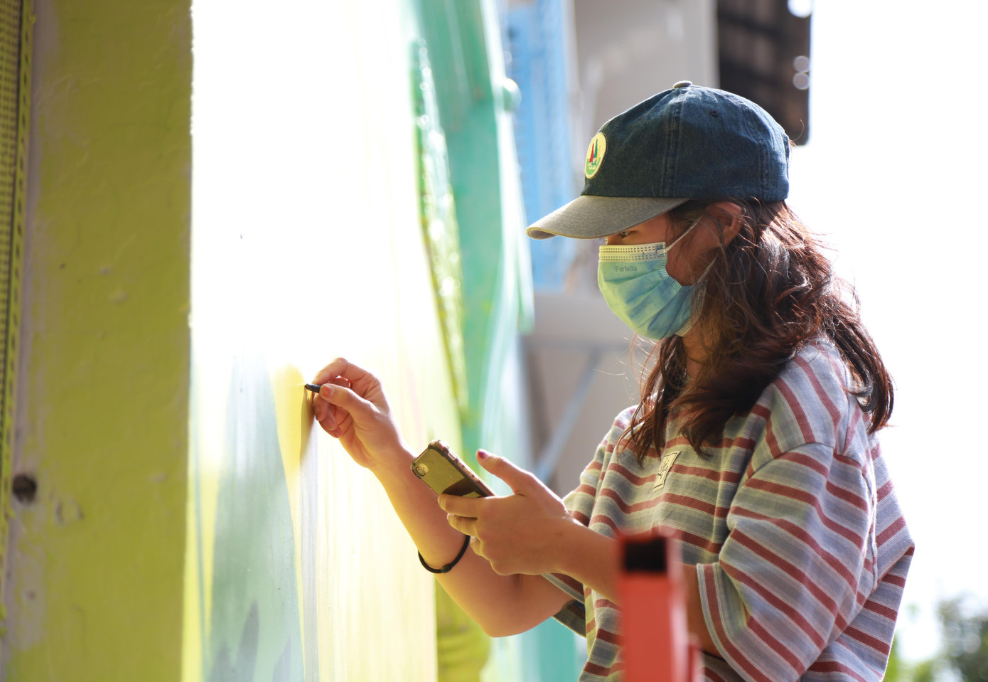 Trước khi bắt tay vào dự án, các nghệ sĩ Việt và nước ngoài cùng lên ý tưởng. Trong quá trình thực hiện, các họa sĩ đã phác họa sơ bộ và tiến hành xịt hoặc lăn sơn lên các mảng tường để tạo hình cho tác phẩm nghệ thuật của mình.