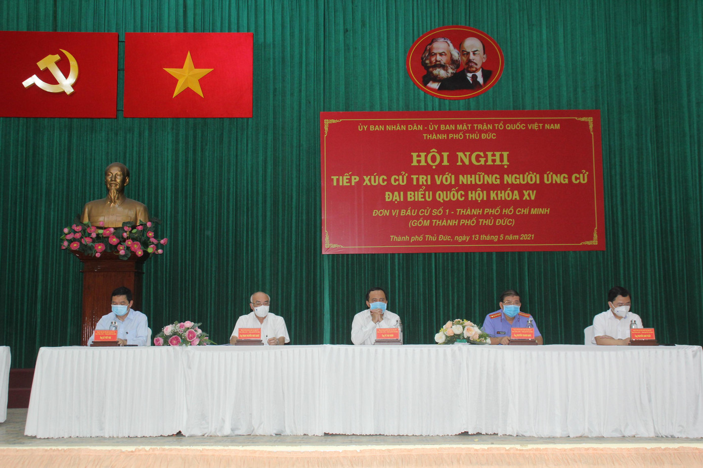 Năm ứng cử viên đại biểu Quốc hội đơn vị TP. Thủ Đức, TPHCM (từ trái qua): Lê Viết Hải, Phan Nguyễn Như Khuê, Vũ Hải Quân, Nguyễn Thanh Sang, Nguyễn Anh Tuấn