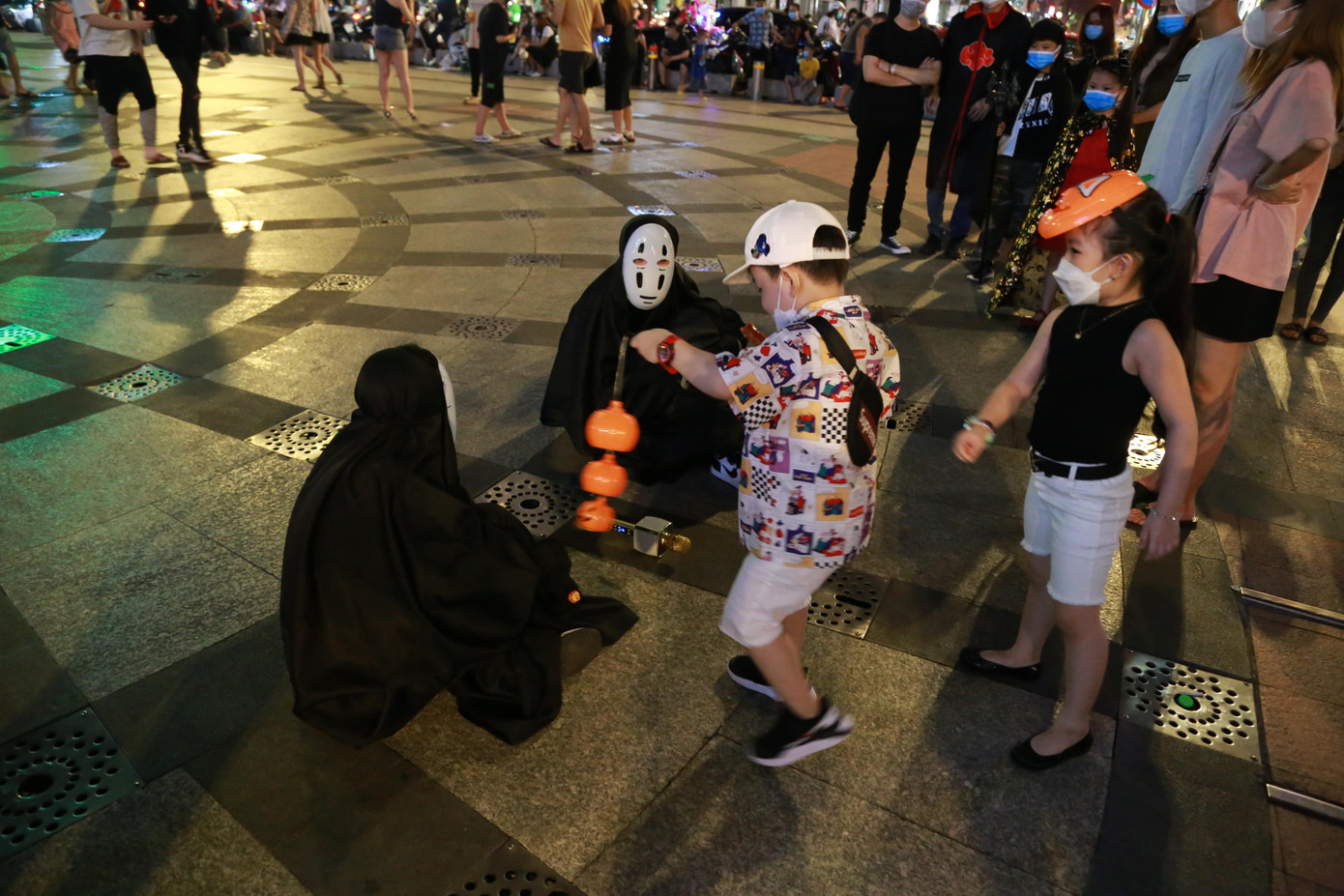 Hình ảnh nhân vật Vô Diện xuất hiện nhiều trong đêm Halloween.