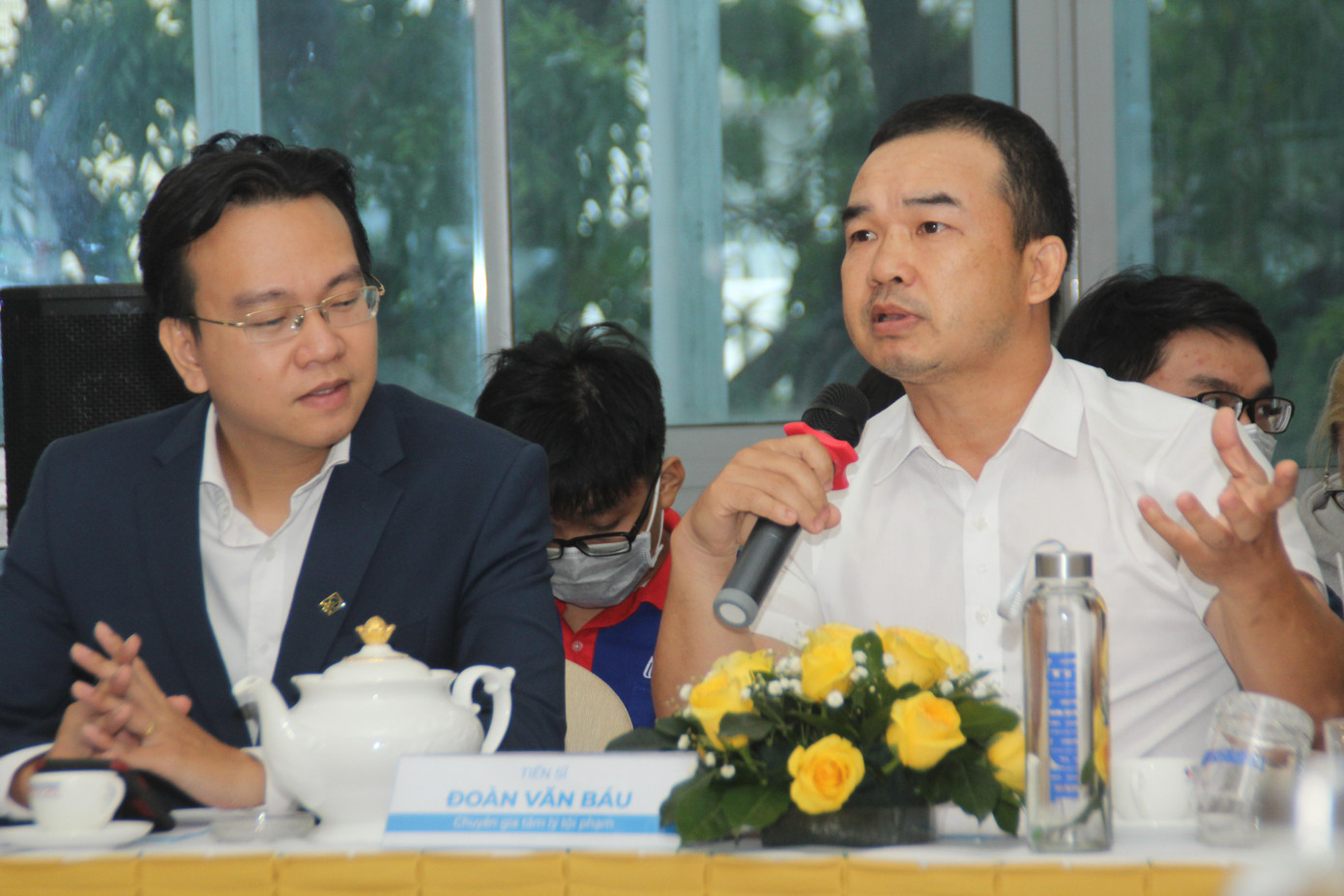 TS. Đoàn Văn Báu góp ý tại buổi tọa đàm TS. Đoàn Văn Báu góp ý tại buổi tọa đàm