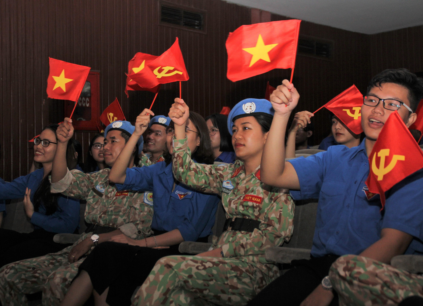 Không khí sôi nổi, vui vẻ tại buổi giao lưu Không khí sôi nổi, vui vẻ tại buổi giao lưu