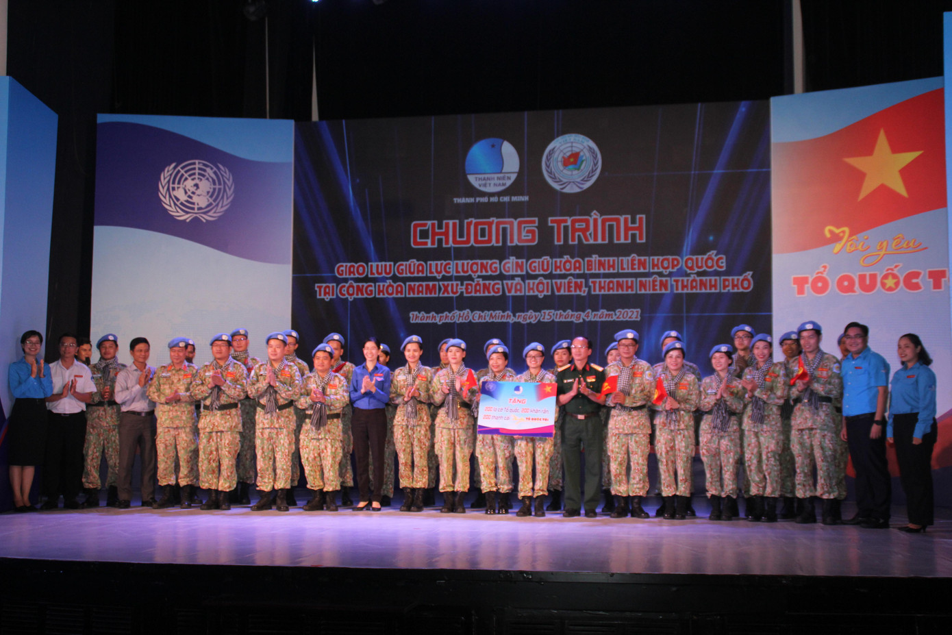 24 chiến sỹ, bác sỹ của Bệnh viện Dã chiến số 2 cấp 3 sắp lên đường làm nhiệm vụ tại Nam Sudan đã có một buổi giao lưu ấm áp, thân tình 24 chiến sỹ, bác sỹ của Bệnh viện Dã chiến số 2 cấp 3 sắp lên đường làm nhiệm vụ tại Nam Sudan đã có một buổi giao lưu ấm áp, thân tình