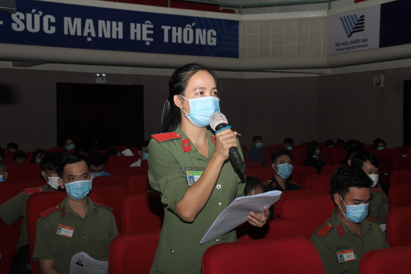 Nữ học viên Trần Thị Xuân Mai đặt câu hỏi với Bí thư thứ nhất T.Ư Đoàn Nữ học viên Trần Thị Xuân Mai đặt câu hỏi với Bí thư thứ nhất T.Ư Đoàn