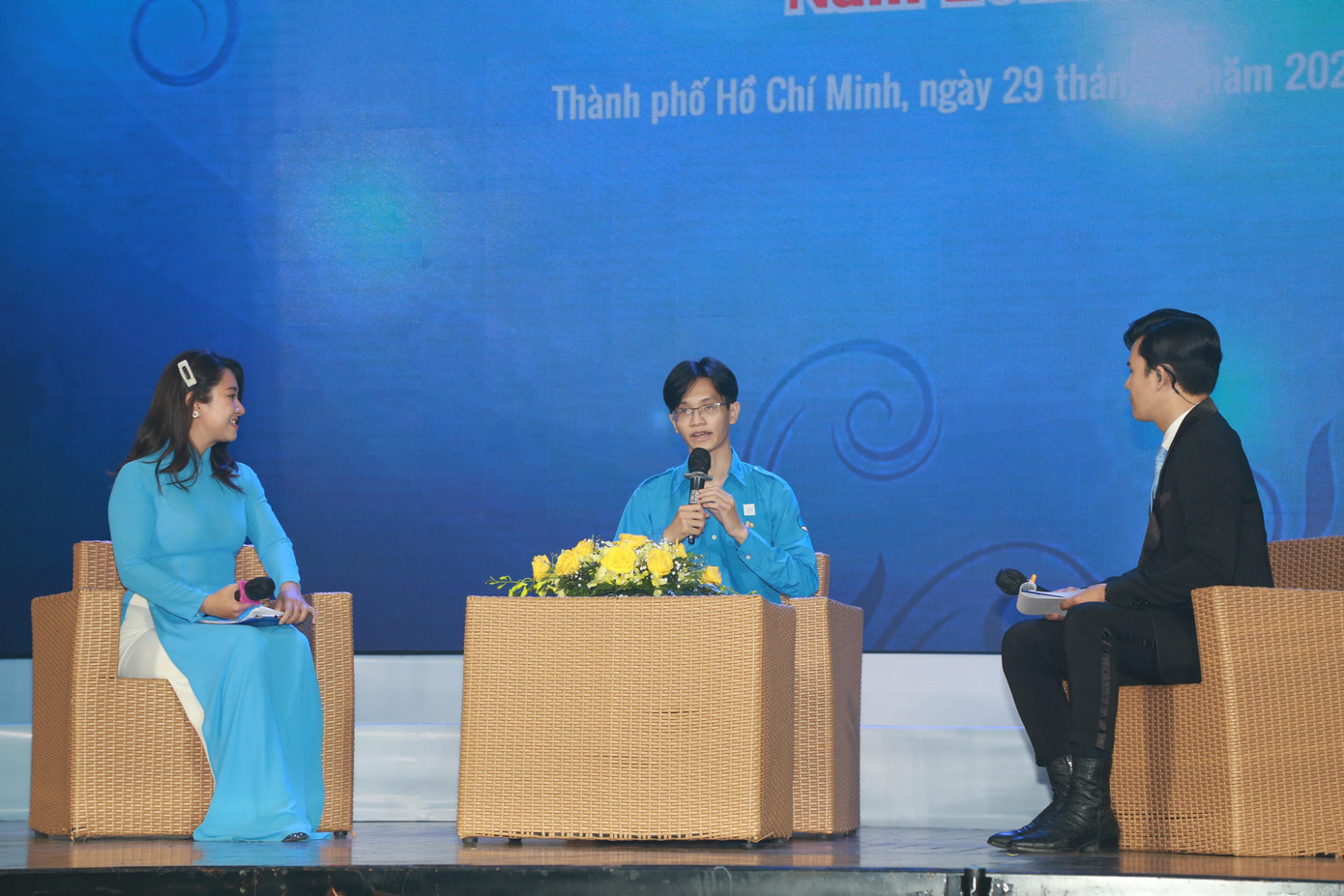 Là một trong những điển hình được vinh danh, bạn Nguyễn Thái Dương, Phó Bí thư Chi đoàn, Chi hội phó Chi hội Khu phố 4, P.26, quận Bình Thạnh chia sẻ câu chuyện chăm lo gia đình mình tại chương trình - Ảnh: Ngô Tùng Là một trong những điển hình được vinh danh, bạn Nguyễn Thái Dương, Phó Bí thư Chi đoàn, Chi hội phó Chi hội Khu phố 4, P.26, quận Bình Thạnh chia sẻ câu chuyện chăm lo gia đình mình tại chương trình - Ảnh: Ngô Tùng