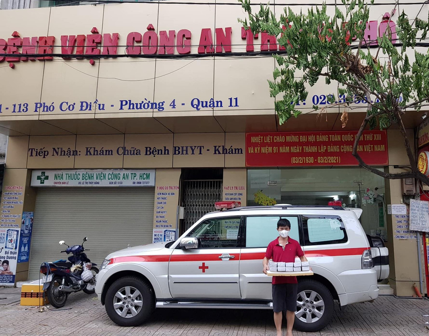 Hộp quà đong đầy tình cảm đến với một cơ sở y tế. Hộp quà đong đầy tình cảm đến với một cơ sở y tế.