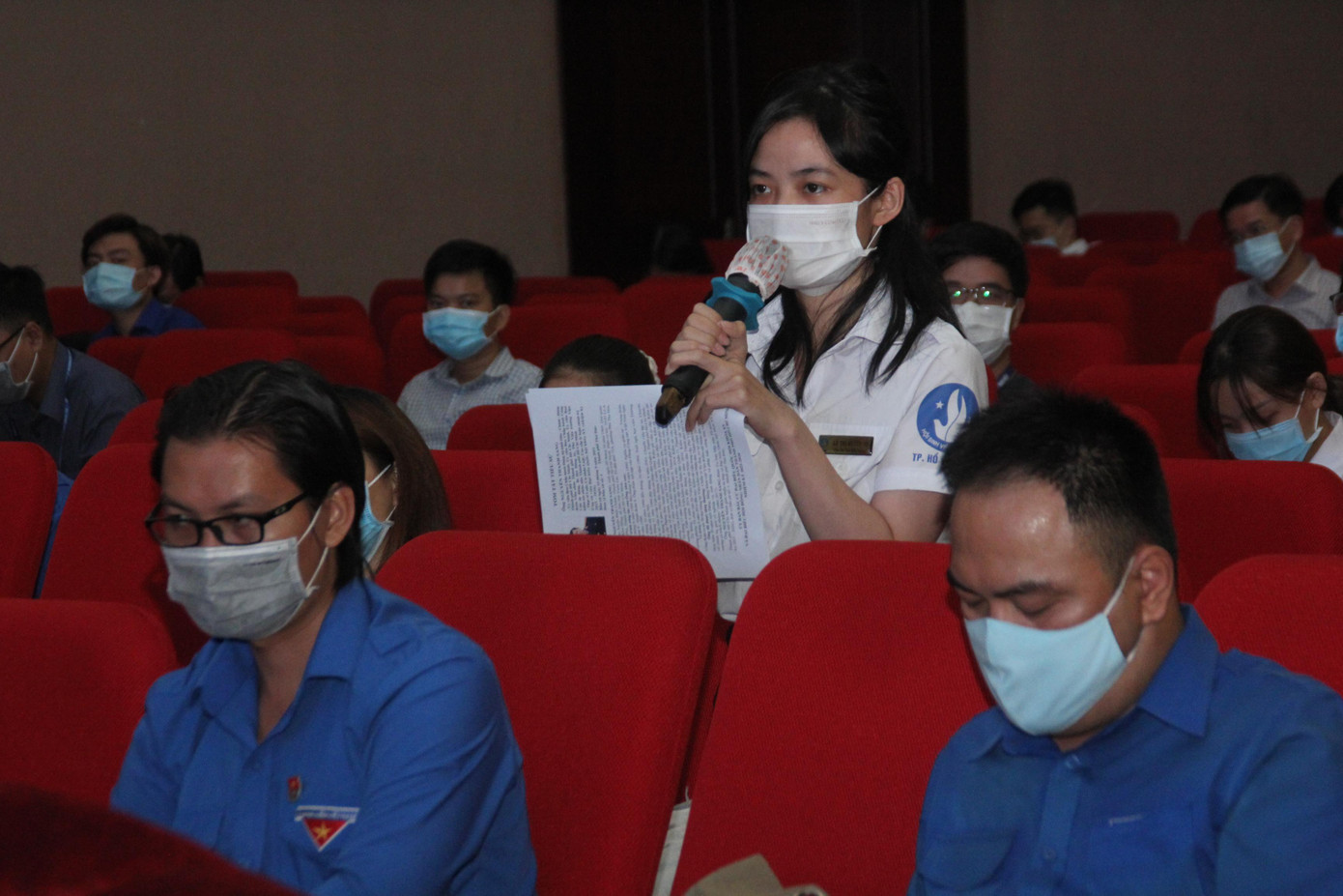 Cử tri trẻ tuổi nêu lên những quan tâm, trăn trở của mình về nhiều vấn đề Cử tri trẻ tuổi nêu lên những quan tâm, trăn trở của mình về nhiều vấn đề