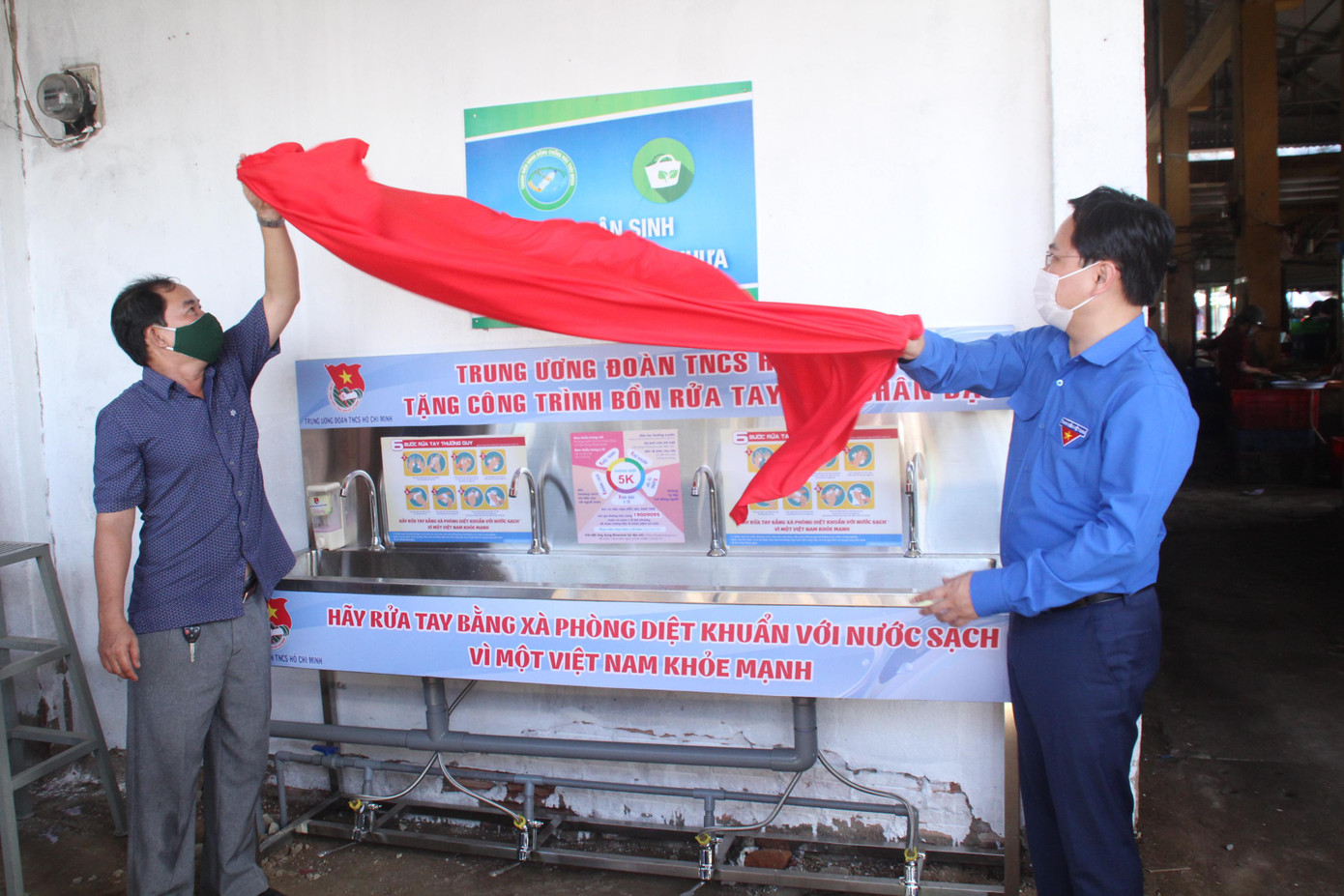 Đưa vào vận hành bồn rửa tay diệt khuẩn bằng chân đạp