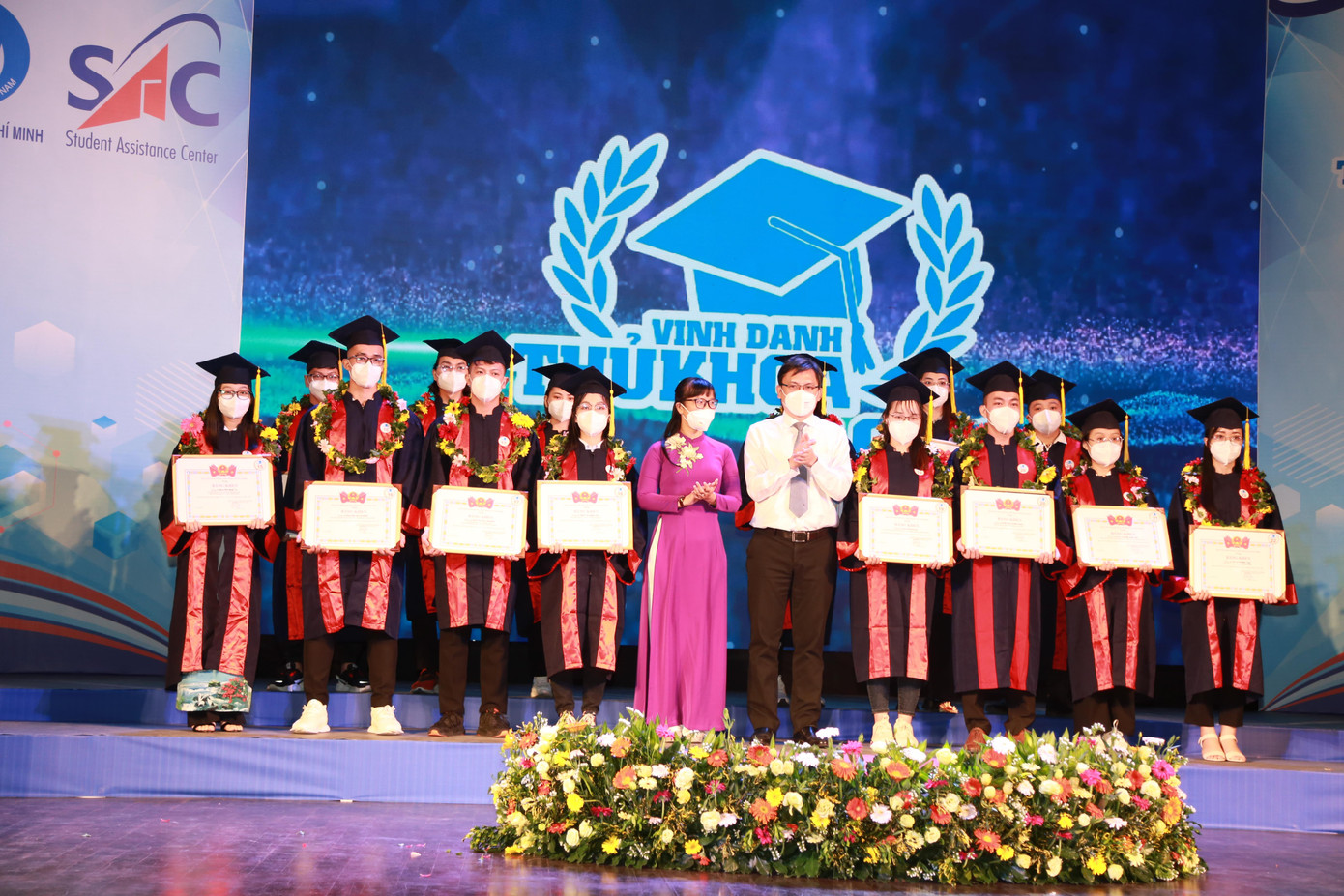 Các bạn thủ khoa tốt nghiệp xuất sắc