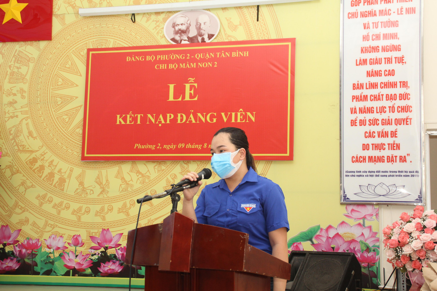 Đảng viên Trần Thị Thanh Thúy hứa quyết tâm phấn đấu, rèn luyện tại buổi lễ.