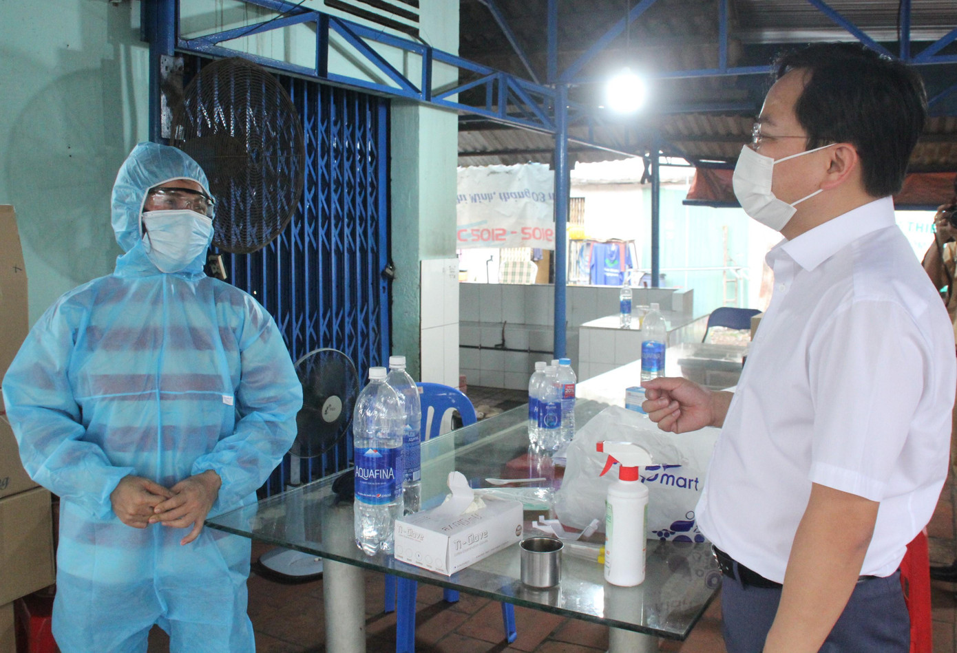 Anh Nguyễn Anh Tuấn cảm thông với những vất vả mà các lực lượng đang tham gia để chung sức trong công cuộc đẩy lùi dịch bệnh Anh Nguyễn Anh Tuấn cảm thông với những vất vả mà các lực lượng đang tham gia để chung sức trong công cuộc đẩy lùi dịch bệnh