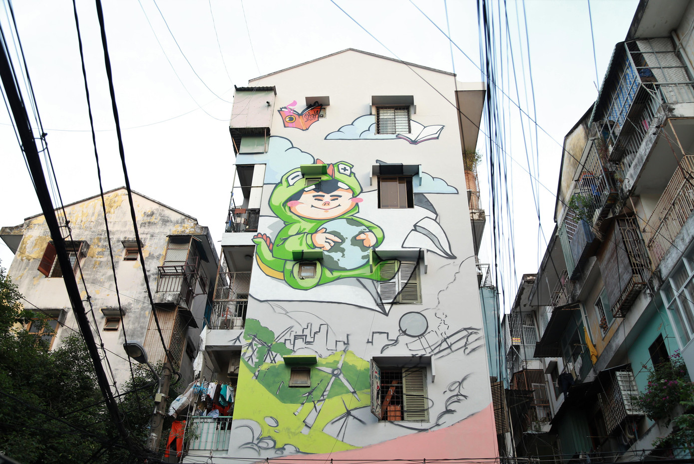 Một bức vẽ khổ lớn cũng tại khu chung cư 1A - 1B Nguyễn Đình Chiểu.