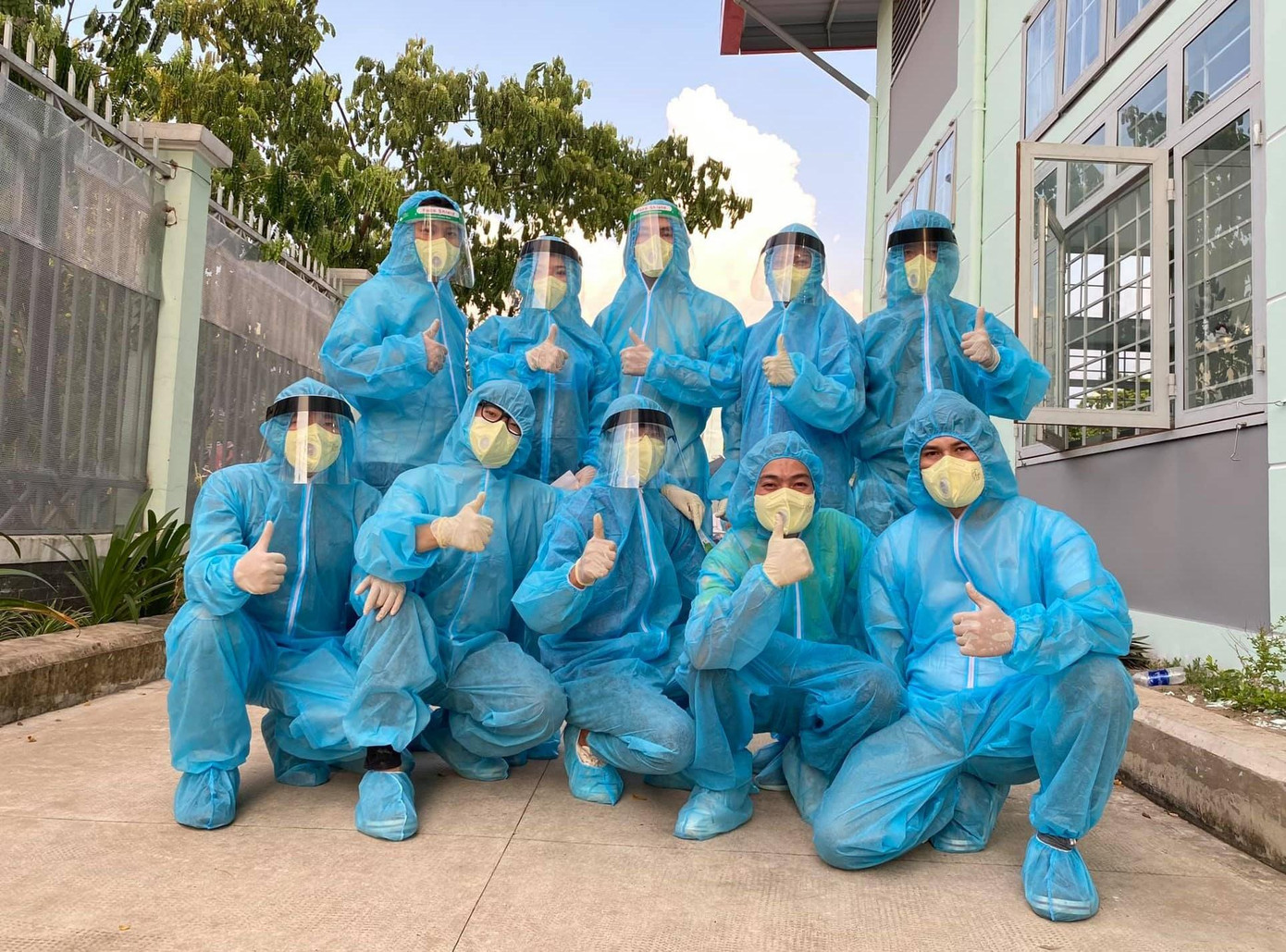 Nhiều nam nữ nghệ sỹ tham gia hỗ trợ công tác phòng chống dịch trên địa bàn TPHCM Nhiều nam nữ nghệ sỹ tham gia hỗ trợ công tác phòng chống dịch trên địa bàn TPHCM