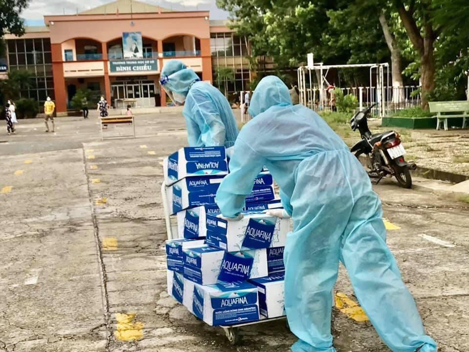 Các thành viên CLB kết nối các Mạnh thường quân để tiếp tục chia sẻ, hỗ trợ với các khu vực cần giúp đỡ. Các thành viên CLB kết nối các Mạnh thường quân để tiếp tục chia sẻ, hỗ trợ với các khu vực cần giúp đỡ.