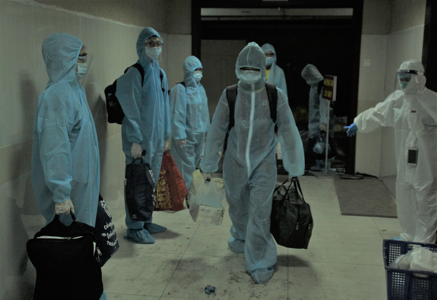 Bệnh nhân nhập viện theo dõi, điều trị. Bệnh nhân nhập viện theo dõi, điều trị.