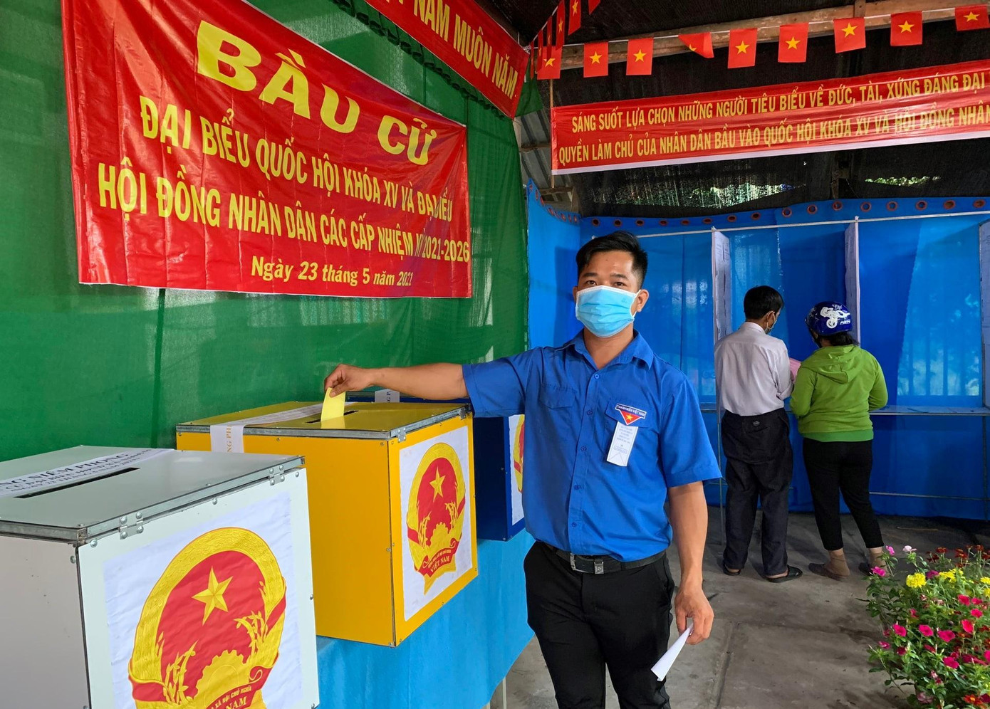 Đoàn viên thanh niên hòa mình vào không khí sôi nổi trong ngày hội non sông