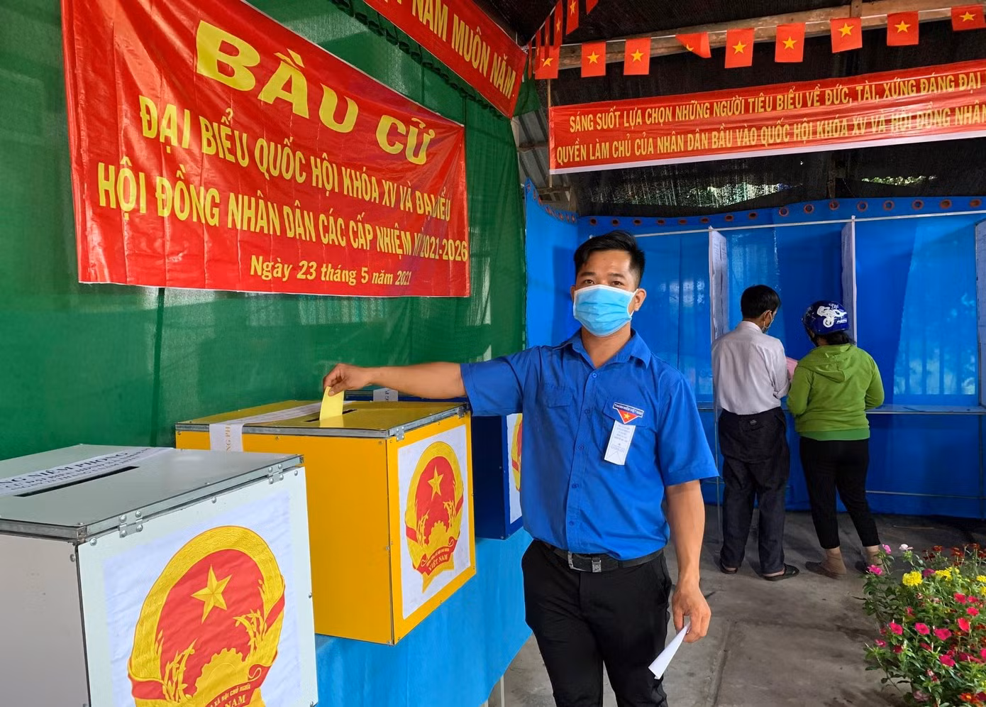 Đoàn viên thanh niên hòa mình vào không khí sôi nổi trong ngày hội non sông