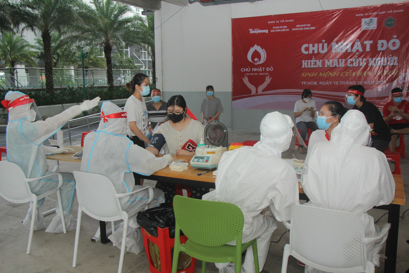 Bạn trẻ, người nước ngoài ở TPHCM chia sẻ giọt máu hồng trong chương trình Chủ nhật Đỏ ảnh 5 Bạn trẻ, người nước ngoài ở TPHCM chia sẻ giọt máu hồng trong chương trình Chủ nhật Đỏ ảnh 5