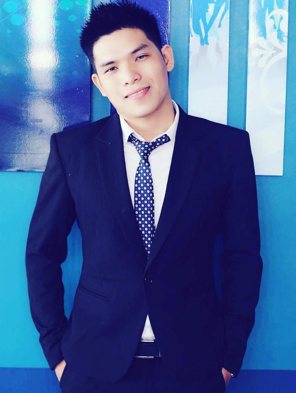 Đến chiều ngày 24/6, Duy Kiệt vẫn day dứt khi chưa thể gặp lại anh Điệp để giúp đỡ người đàn ông này thêm như mong muốn của mình. Đến chiều ngày 24/6, Duy Kiệt vẫn day dứt khi chưa thể gặp lại anh Điệp để giúp đỡ người đàn ông này thêm như mong muốn của mình.