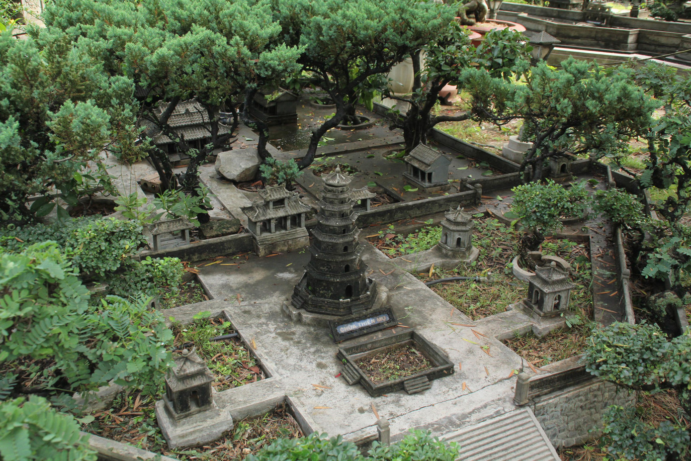 Hình ảnh chùa Thiên Mụ cổ kính trong quẩn thể kiến trúc "Huế thu nhỏ"