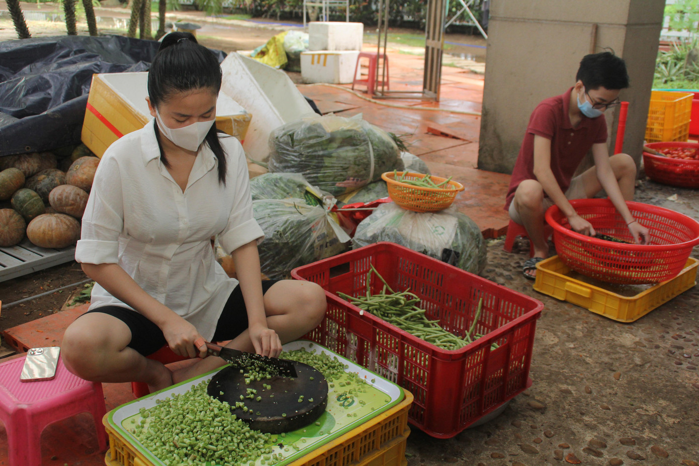 Các Phật tử, tình nguyện viên nỗ lực mỗi ngày mang đến hàng chục nghìn phần cơm nghĩa tình. Các Phật tử, tình nguyện viên nỗ lực mỗi ngày mang đến hàng chục nghìn phần cơm nghĩa tình.