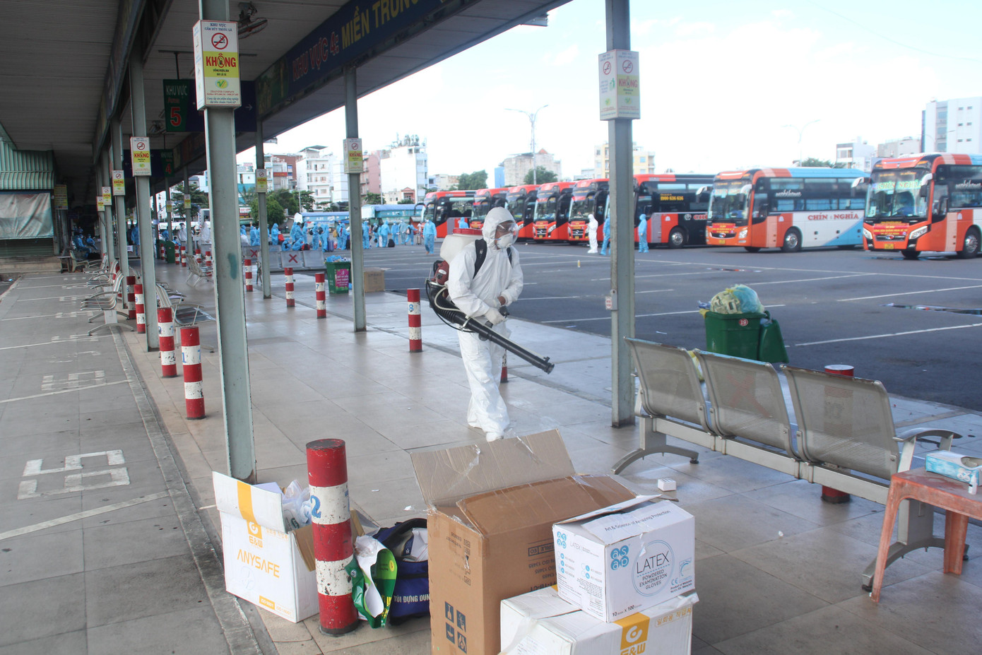 Thực hiện phun khử khuẩn khu vực lấy mẫu ngay sau đó. Thực hiện phun khử khuẩn khu vực lấy mẫu ngay sau đó.