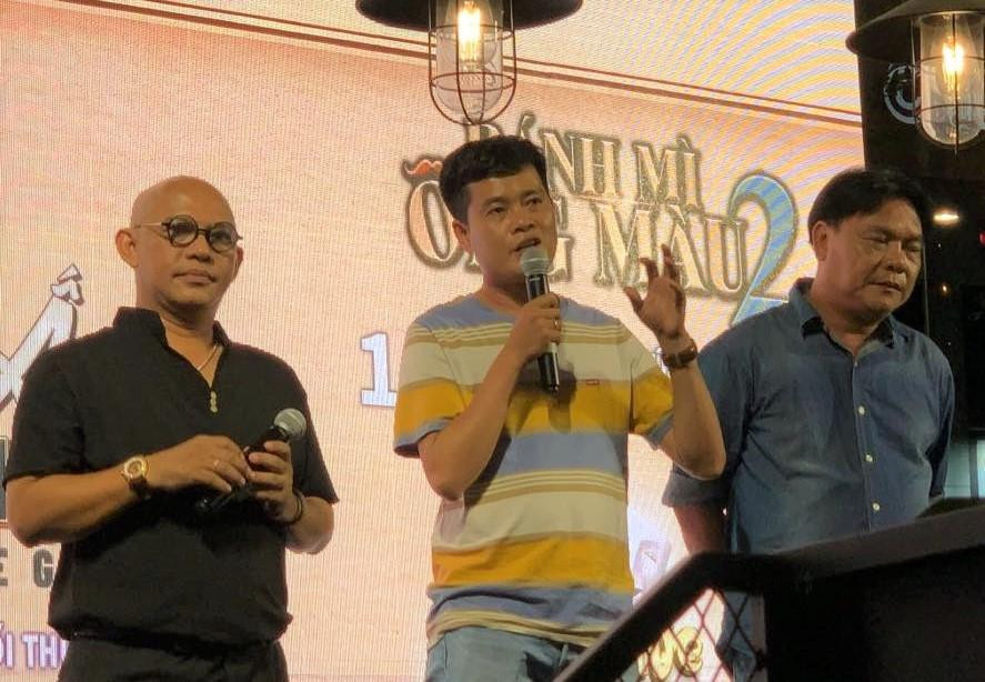 Ông Thế Khương công bố thông tin về những người ngồi "ghế nóng" sẽ quyết định thí sinh nào sẽ vào vòng trong "Thách thức danh hài" mùa 7 Ông Thế Khương công bố thông tin về những người ngồi "ghế nóng" sẽ quyết định thí sinh nào sẽ vào vòng trong "Thách thức danh hài" mùa 7