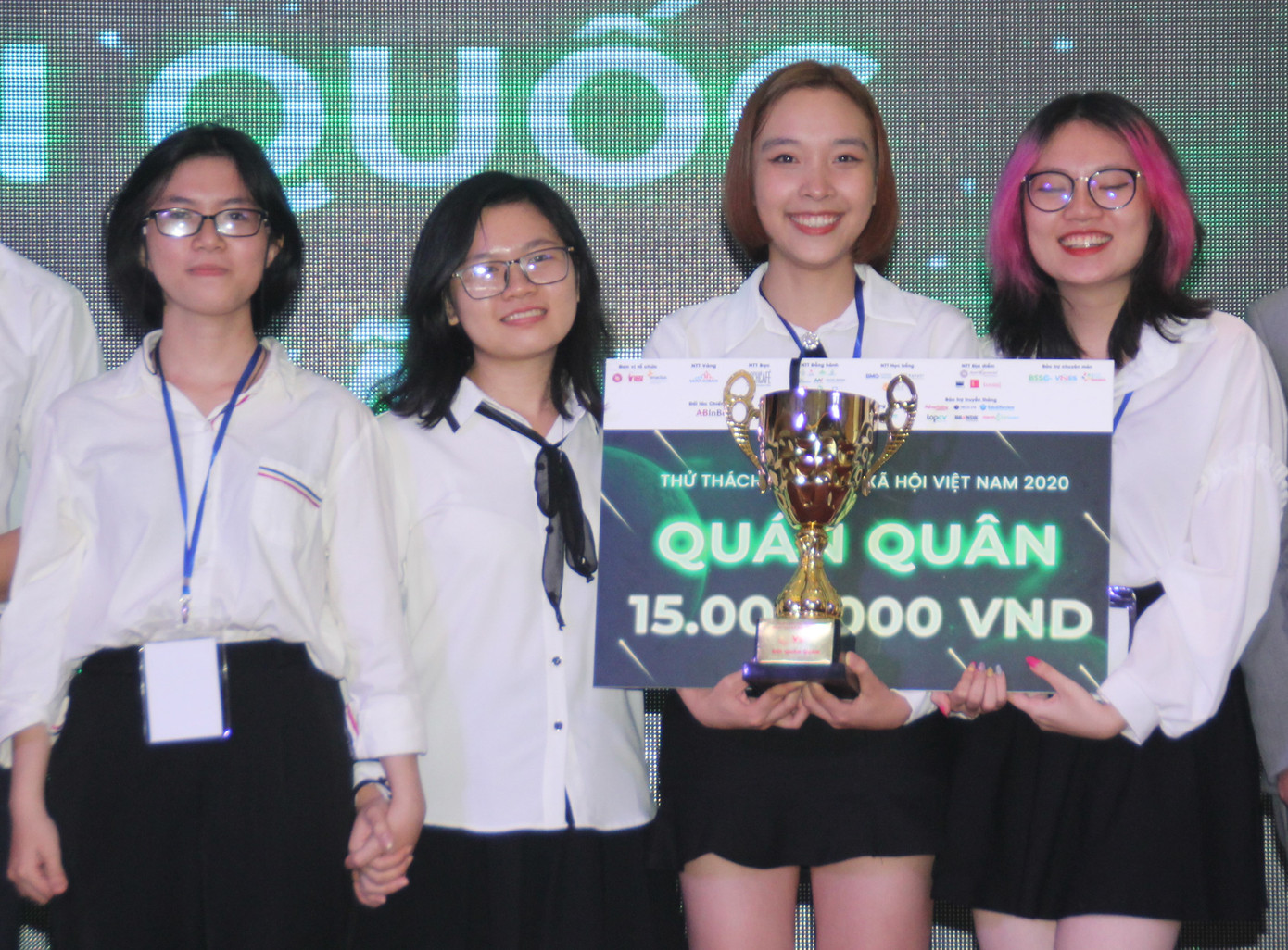 Tháng 1 vừa rồi, cũng với dự án khởi nghiệp trên, Seesaw đã giành giải cao nhất cuộc thi Thử thách sáng tạo vì xã hội Việt Nam 2020