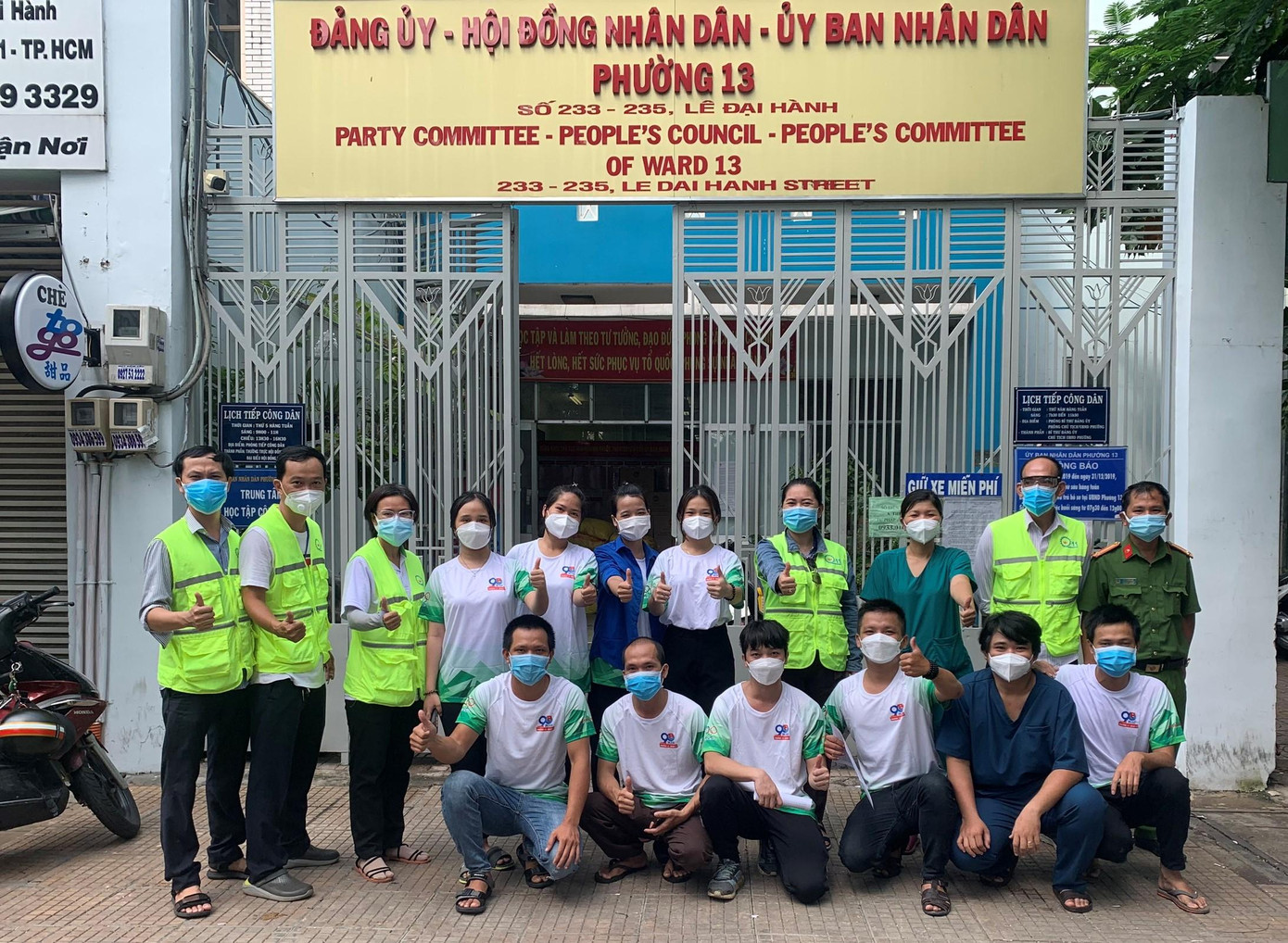 Dù nhỏ tuổi nhất, Tiên được các anh chị trong đội bầu làm trưởng nhóm. Theo Tiên, chính vì mình nhỏ tuổi nhất, các anh chị có thể thoải mái chia sẻ trao đổi với cô, từ đó giúp công việc trong đội diễn ra trôi chảy hơn. Dù nhỏ tuổi nhất, Tiên được các anh chị trong đội bầu làm trưởng nhóm. Theo Tiên, chính vì mình nhỏ tuổi nhất, các anh chị có thể thoải mái chia sẻ trao đổi với cô, từ đó giúp công việc trong đội diễn ra trôi chảy hơn.