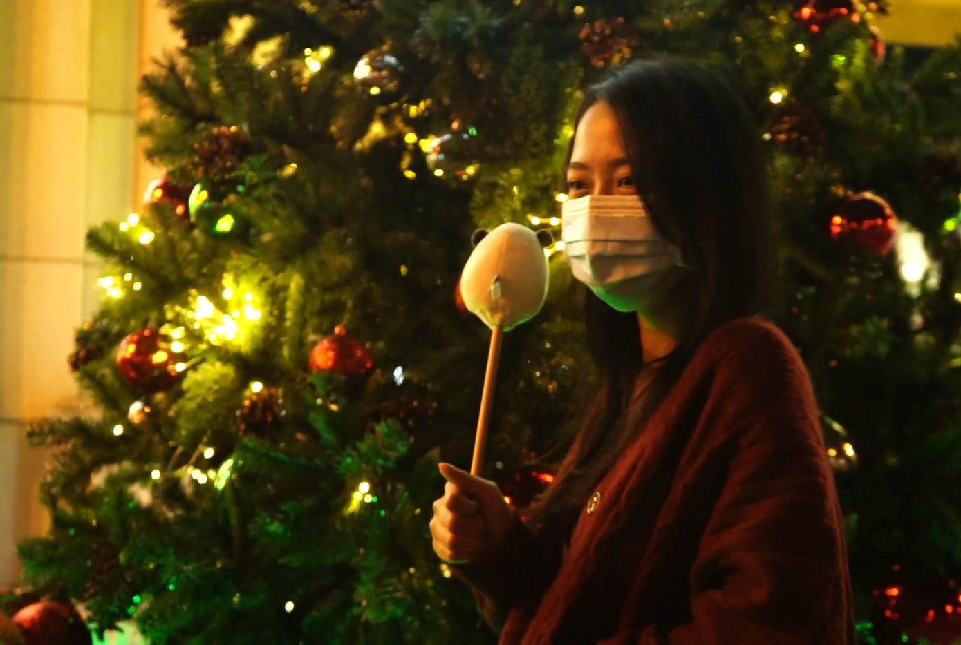 Chị Thảo My thích thú diện đồ ấm đi chơi đêm cuối tuần.