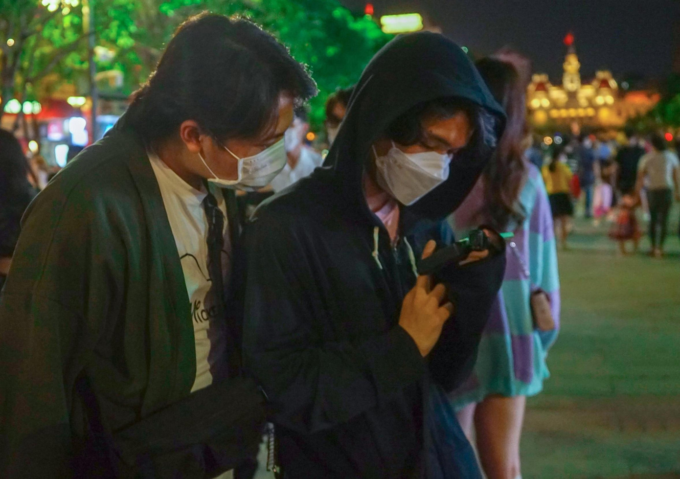 &quot;Đây là đợt không khí lạnh hiếm có và rất đặc biệt tại Sài Gòn. Mình rất thích kiểu thời tiết như thế này và cảm thấy Sài Gòn lúc này rất lãng mạn&quot;, anh Đức Thắng (TP Thủ Đức) tâm sự.