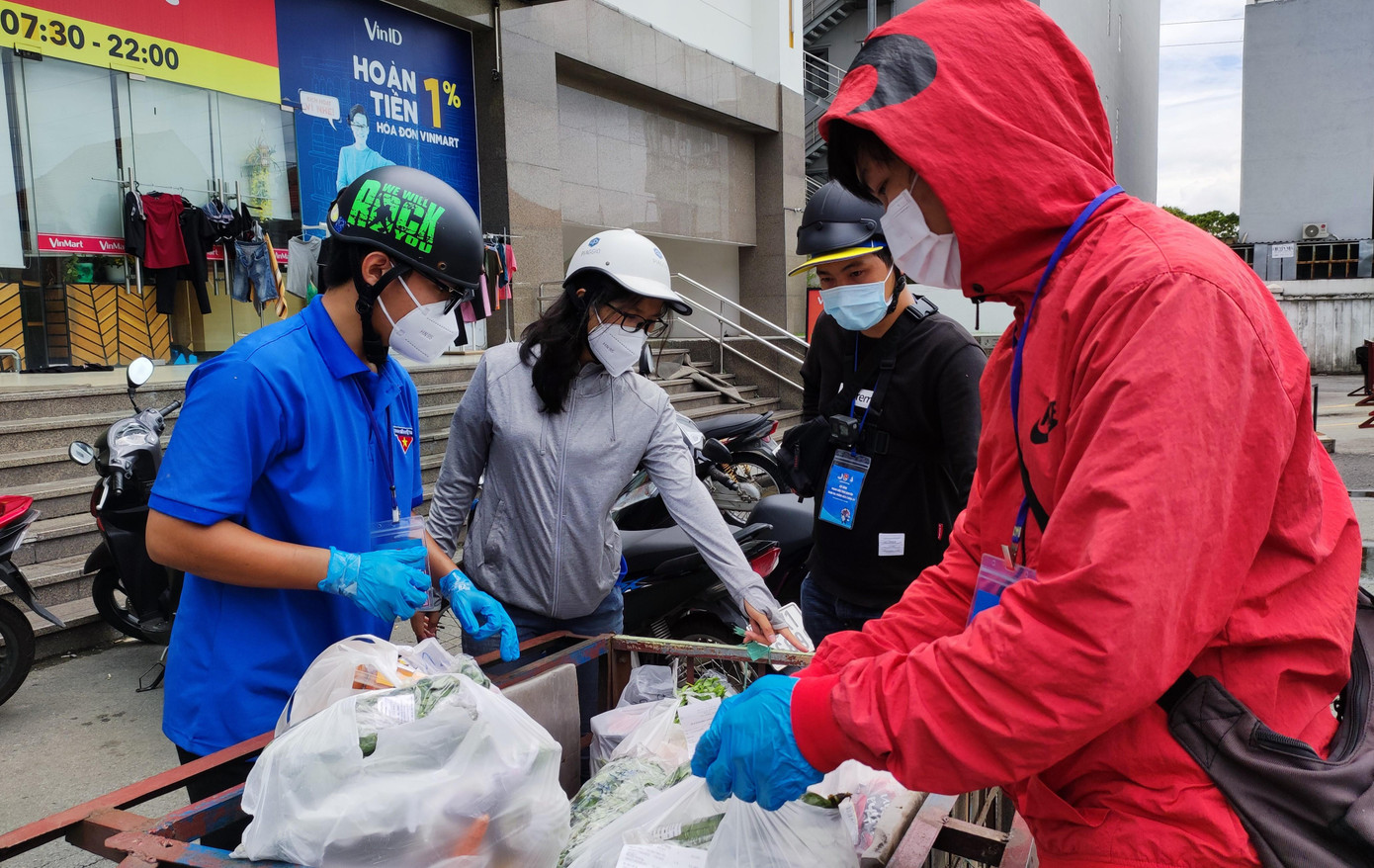 Bạn trẻ Thủ Đức liên tục chốt đơn, ship thực phẩm đến tận nhà người dân ảnh 5